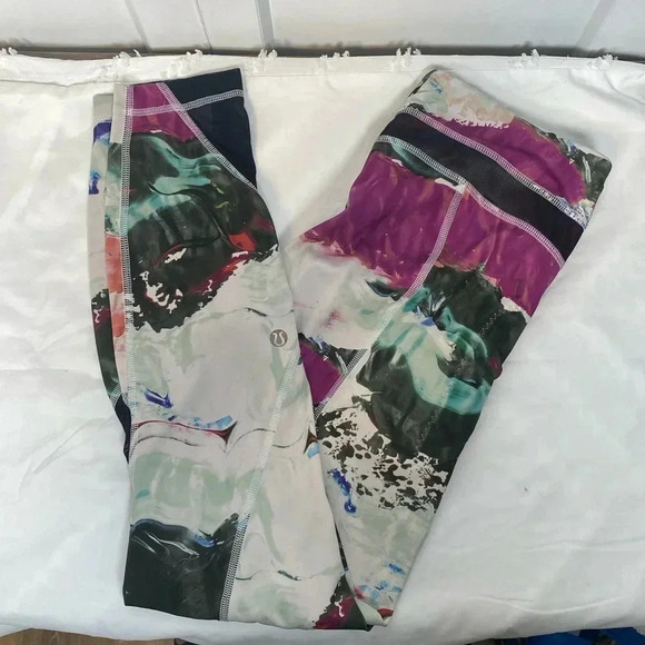 Lululemon Run: Inspire Crop II *All Full-On LuxtremePigment Wave Multi /Black 6 - Picture 6 of 11